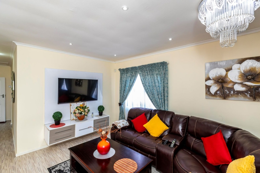 3 Bedroom Property for Sale in Cove Rock Eastern Cape